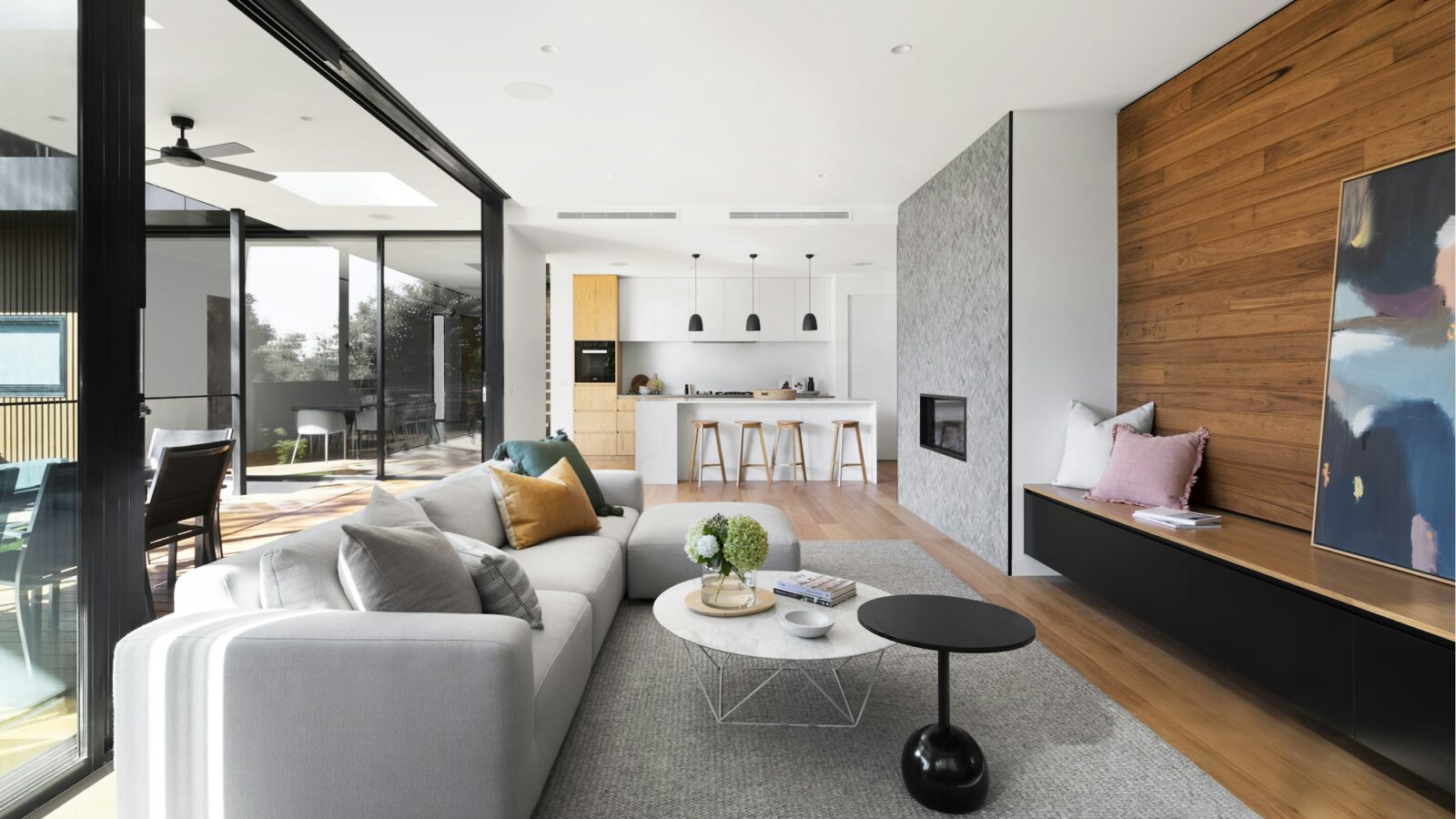 Salon lumineux d'une maison contemporaine