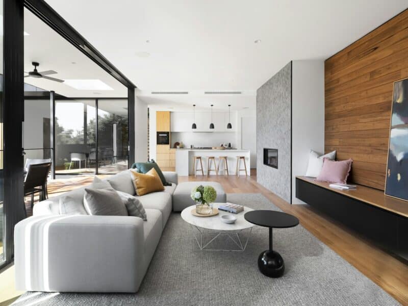 Salon lumineux d'une maison contemporaine